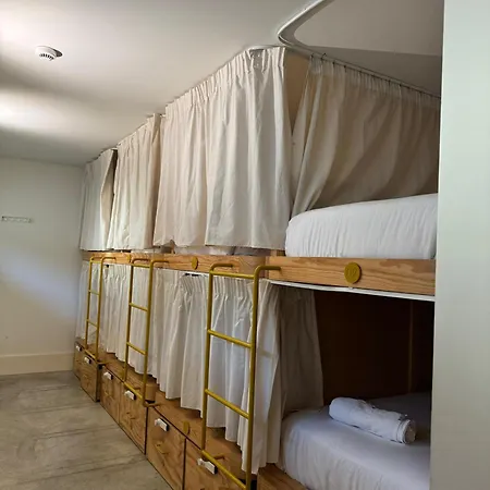 Surf & Sea Hostel Parede