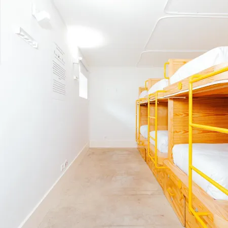 Surf & Sea Hostel Parede